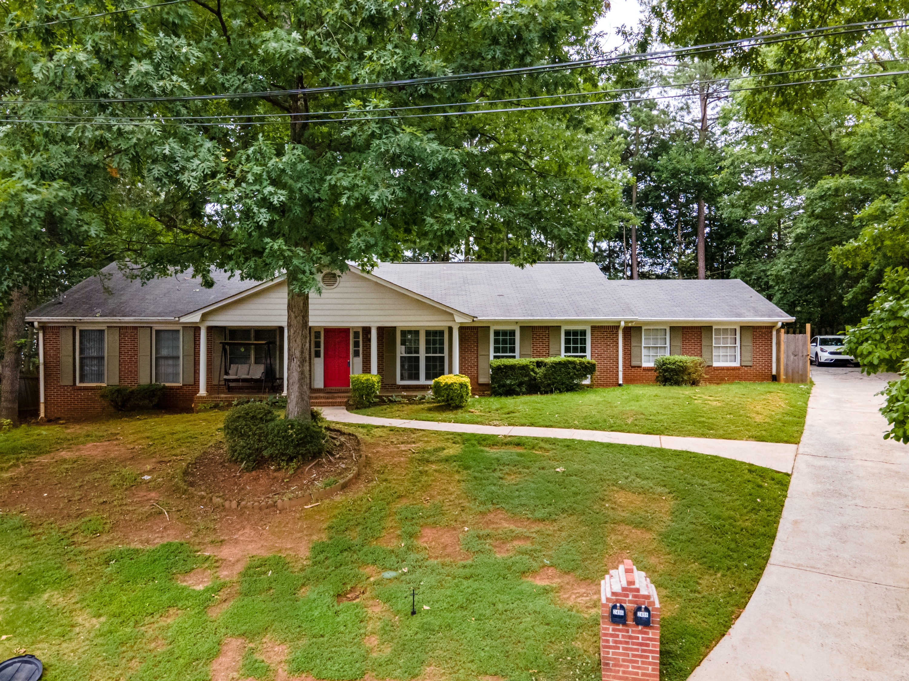 2496 Leeshire Road - 2